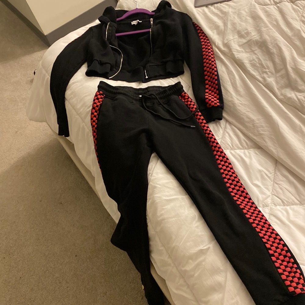 Danielle Guizio active cropped set